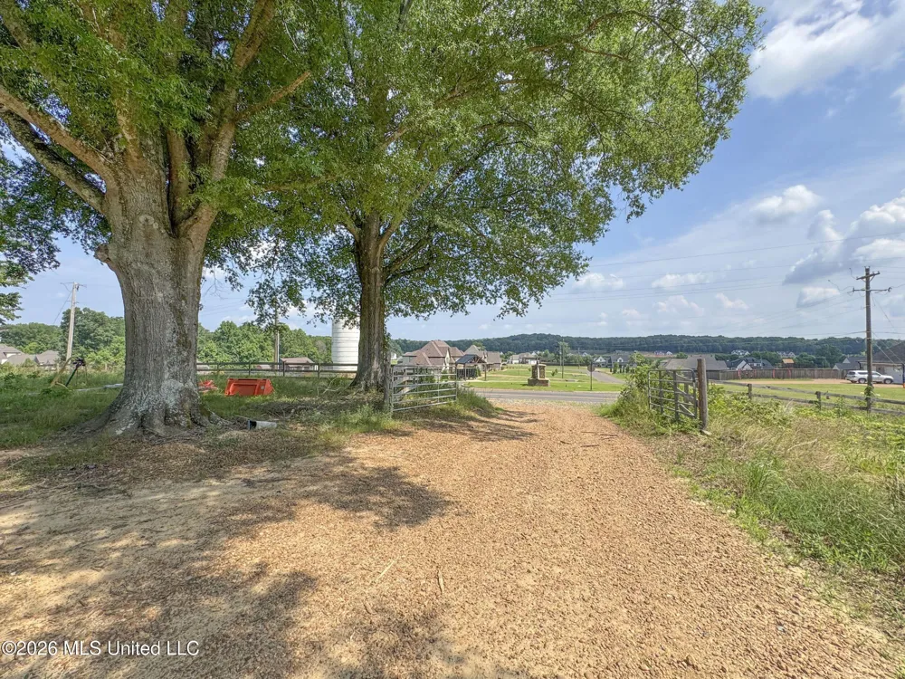 2169 Slocum Road Hernando, MS 38632