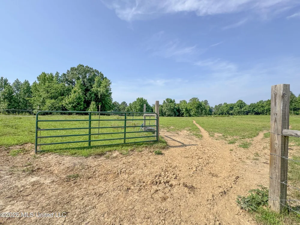 2169 Slocum Road Hernando, MS 38632
