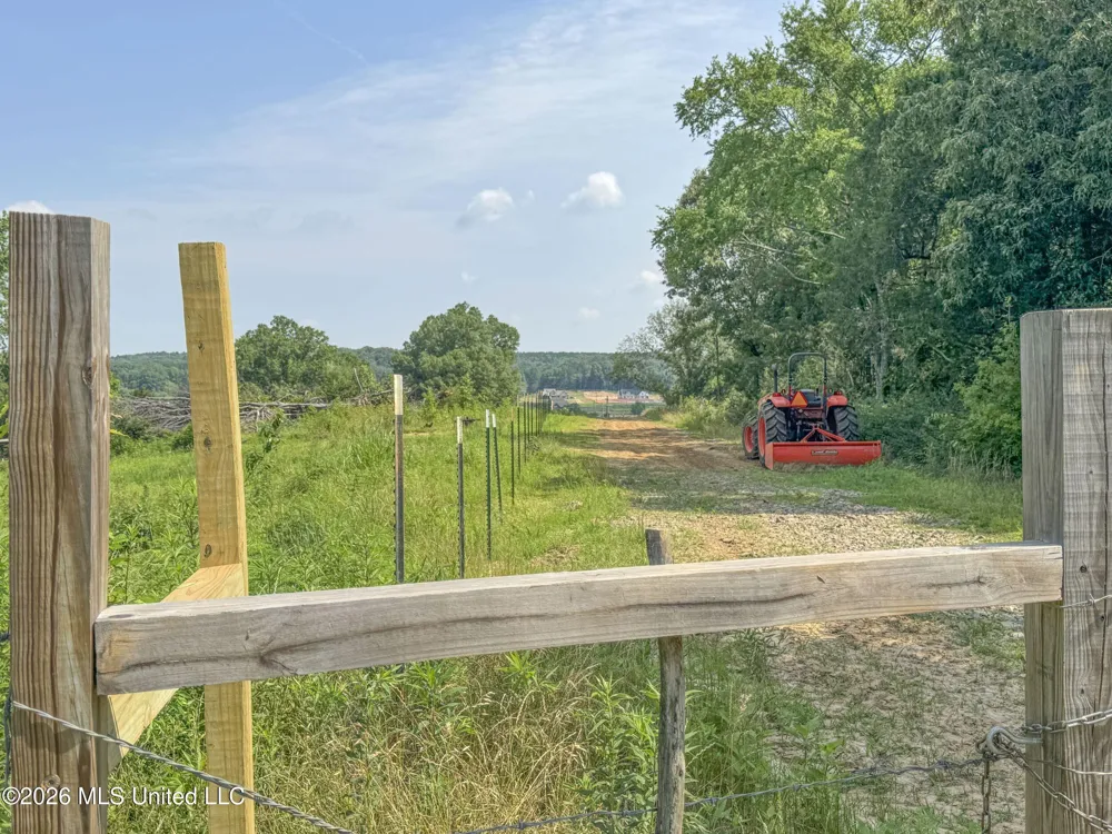 2169 Slocum Road Hernando, MS 38632