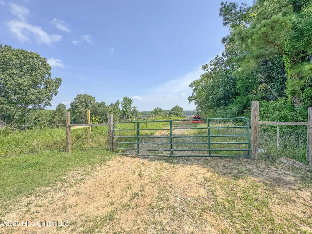 2169 Slocum Road Hernando, MS 38632