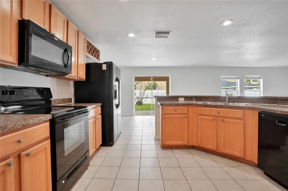 12012 CITRUS LEAF DRIVE Gibsonton, FL 33534