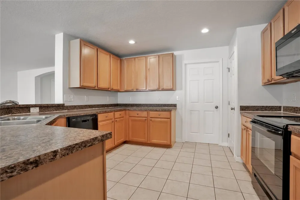 12012 CITRUS LEAF DRIVE Gibsonton, FL 33534