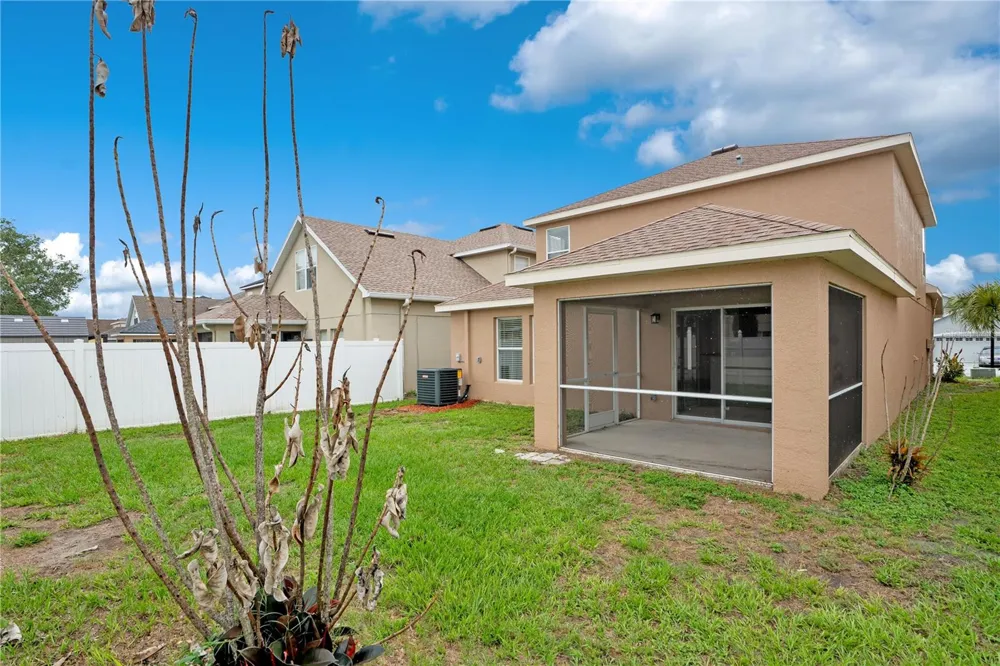 12012 CITRUS LEAF DRIVE Gibsonton, FL 33534
