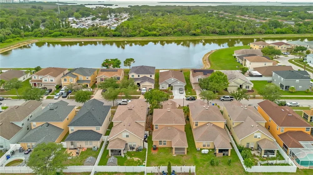 12012 CITRUS LEAF DRIVE Gibsonton, FL 33534