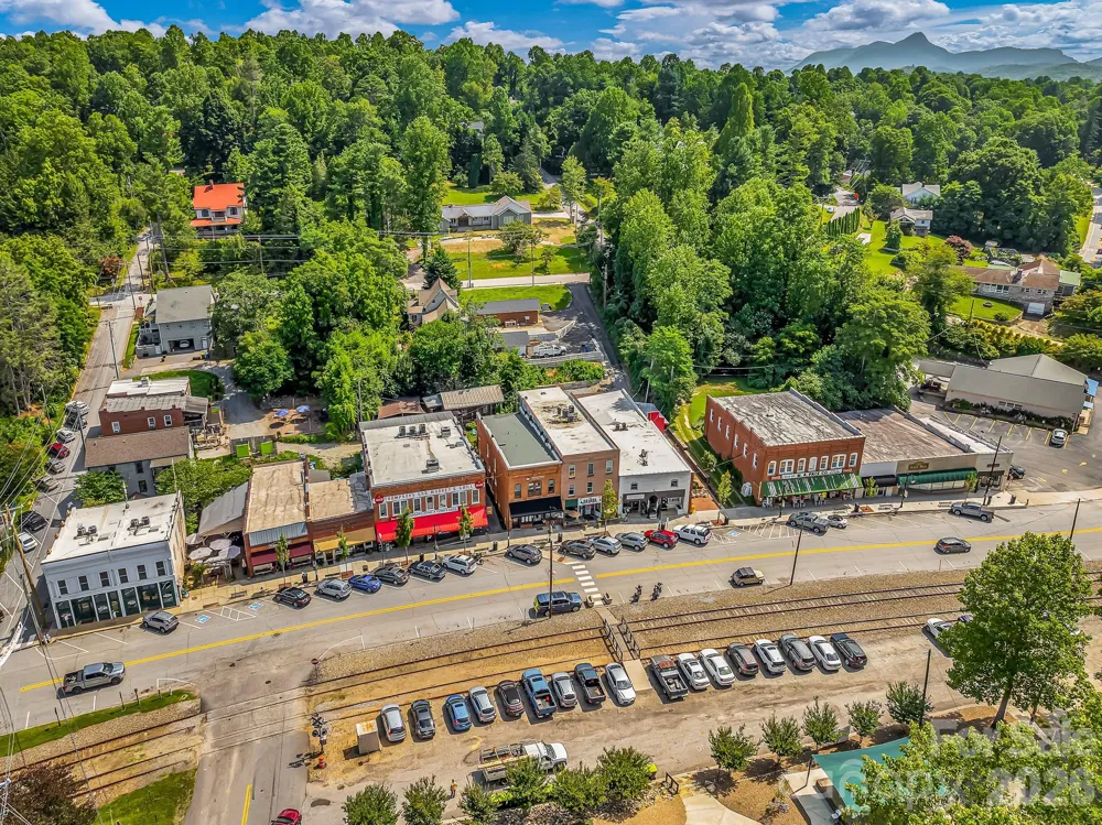 75 Charles Street Saluda, NC 28773