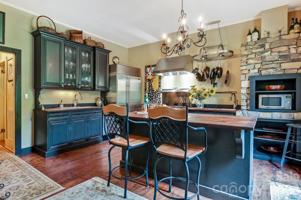 75 Charles Street Saluda, NC 28773