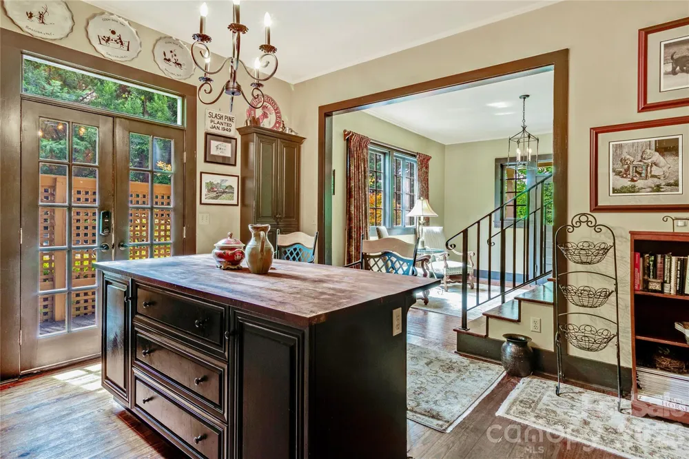 75 Charles Street Saluda, NC 28773