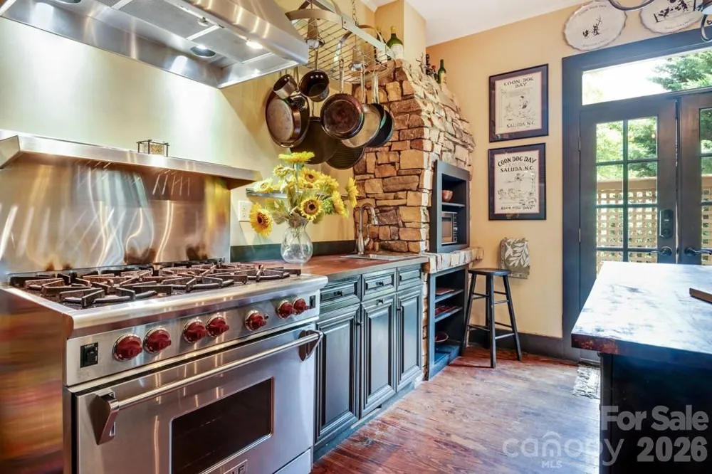 75 Charles Street Saluda, NC 28773