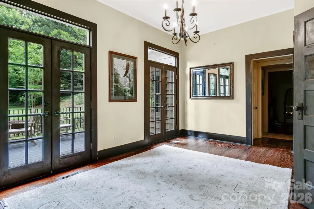 75 Charles Street Saluda, NC 28773