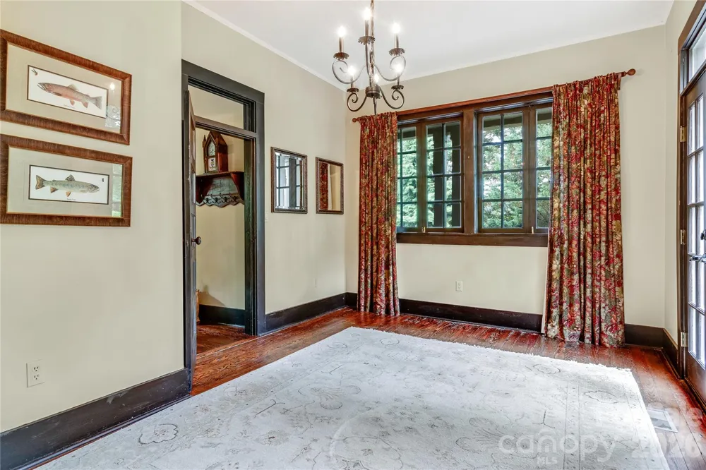 75 Charles Street Saluda, NC 28773