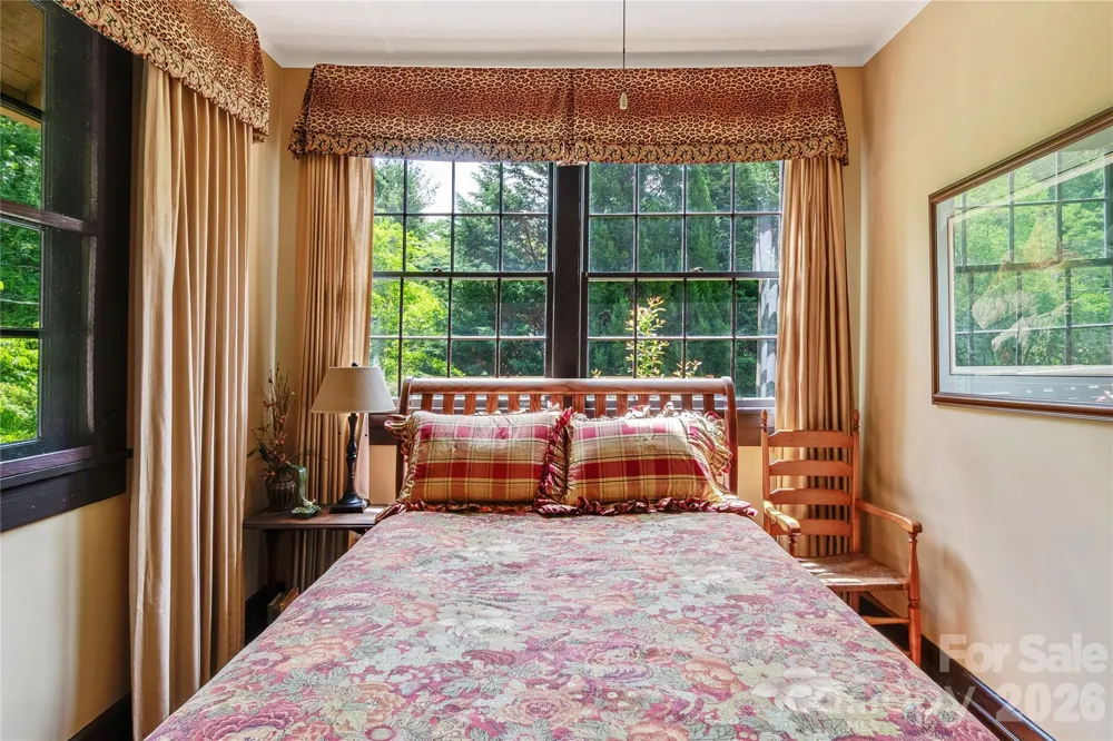 75 Charles Street Saluda, NC 28773