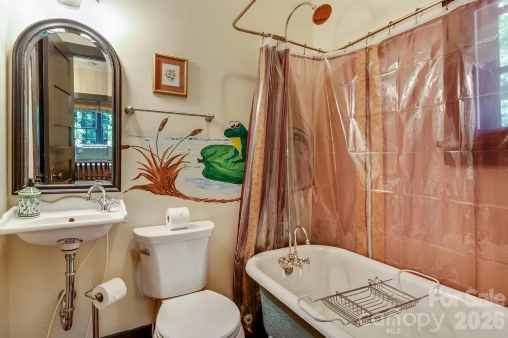 75 Charles Street Saluda, NC 28773