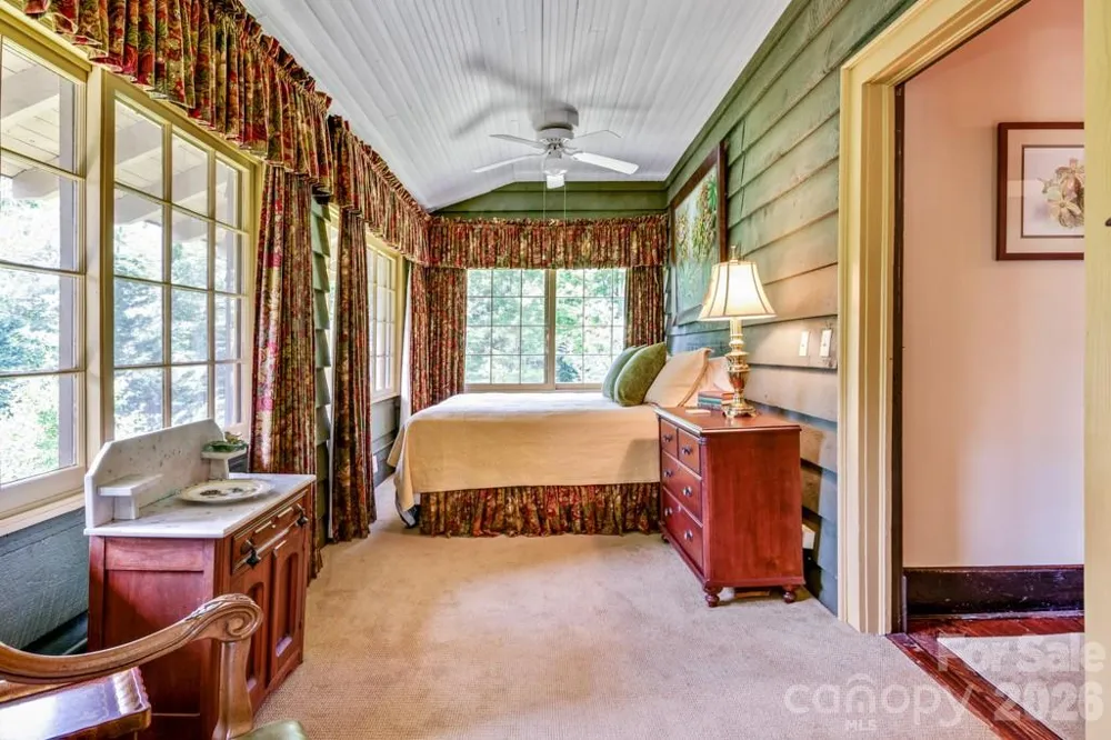75 Charles Street Saluda, NC 28773