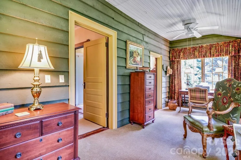 75 Charles Street Saluda, NC 28773