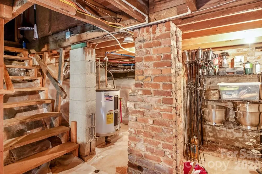 75 Charles Street Saluda, NC 28773