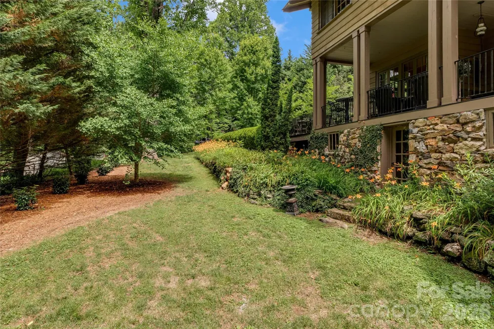 75 Charles Street Saluda, NC 28773