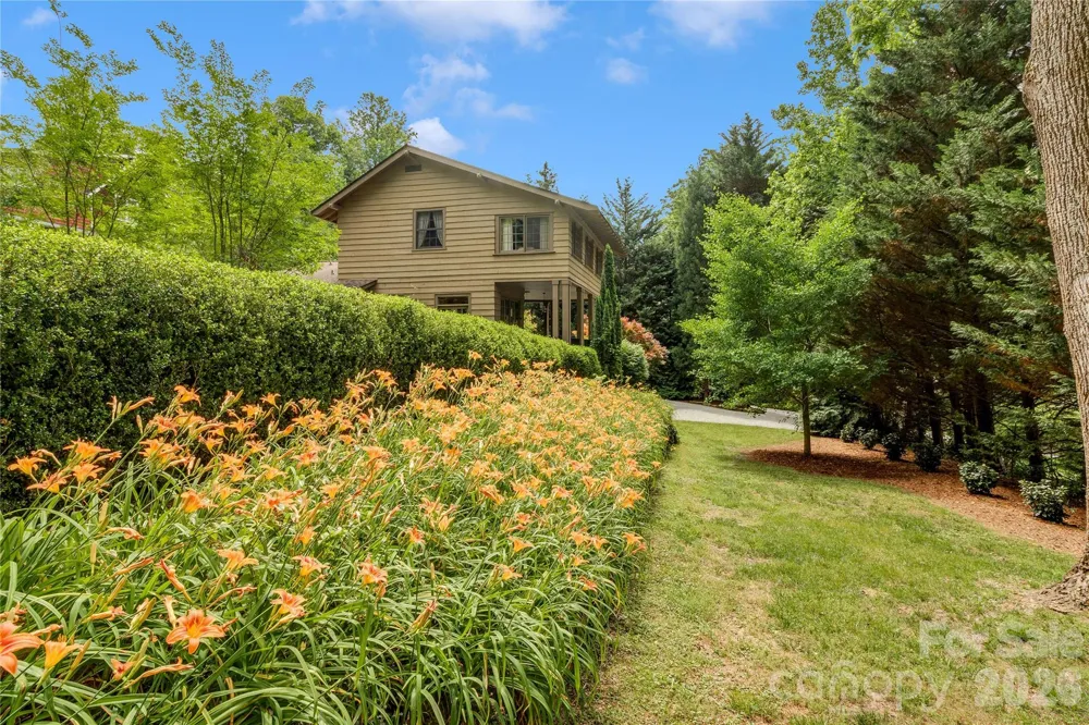 75 Charles Street Saluda, NC 28773