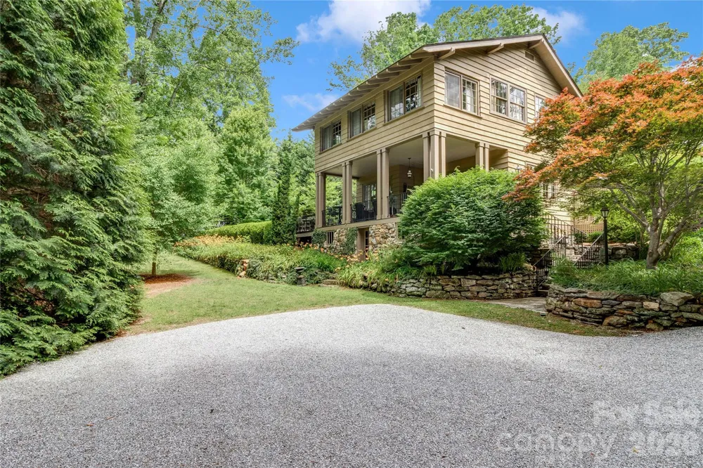 75 Charles Street Saluda, NC 28773