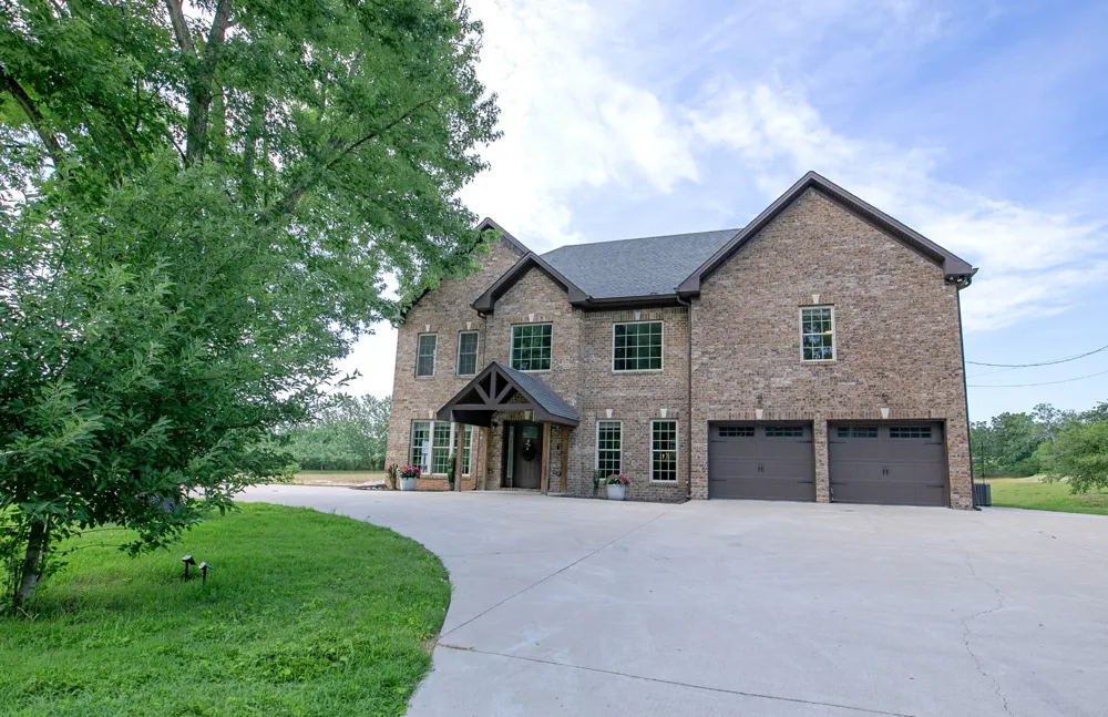 7144 Hall Rd Greenbrier, TN 37073