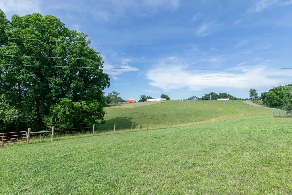 7144 Hall Rd Greenbrier, TN 37073