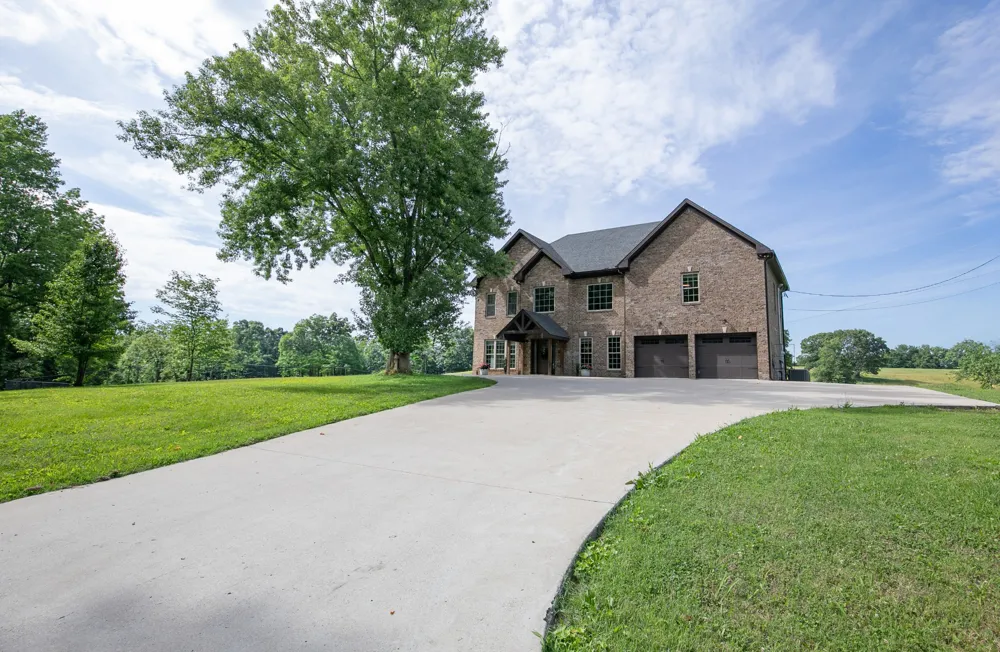 7144 Hall Rd Greenbrier, TN 37073