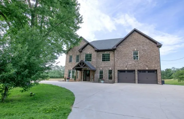 7144 Hall Rd Greenbrier, TN 37073
