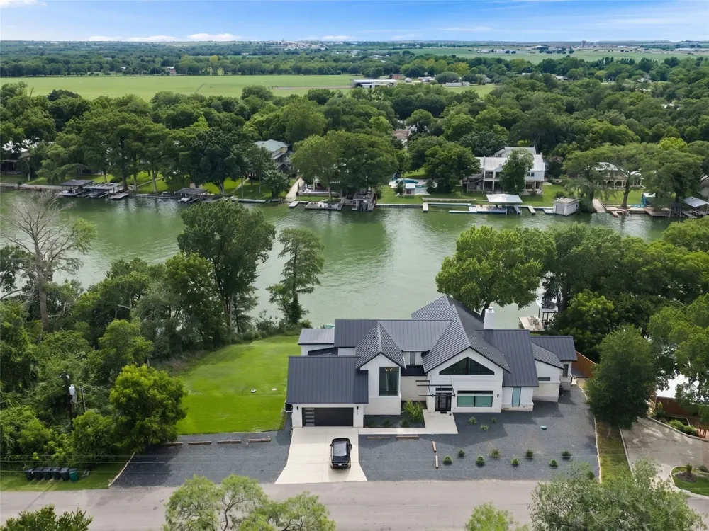 230 Turtle Lane Seguin, TX 78155