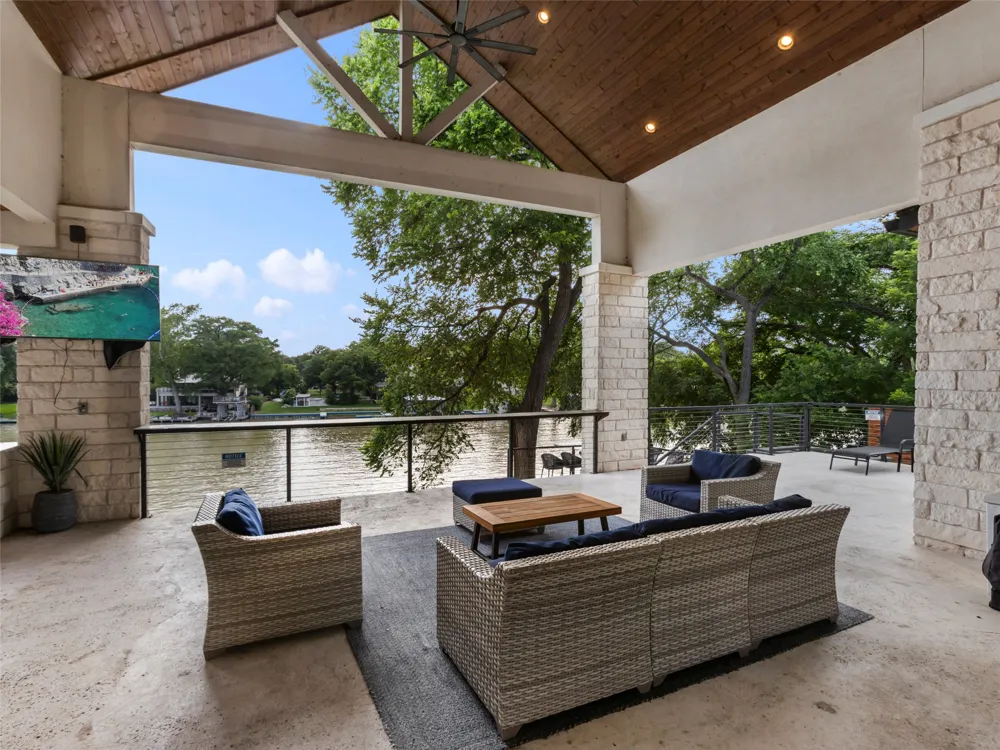 230 Turtle Lane Seguin, TX 78155