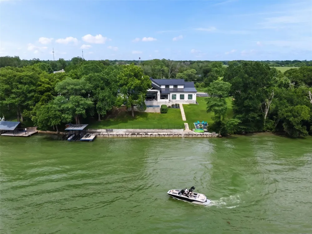 230 Turtle Lane Seguin, TX 78155