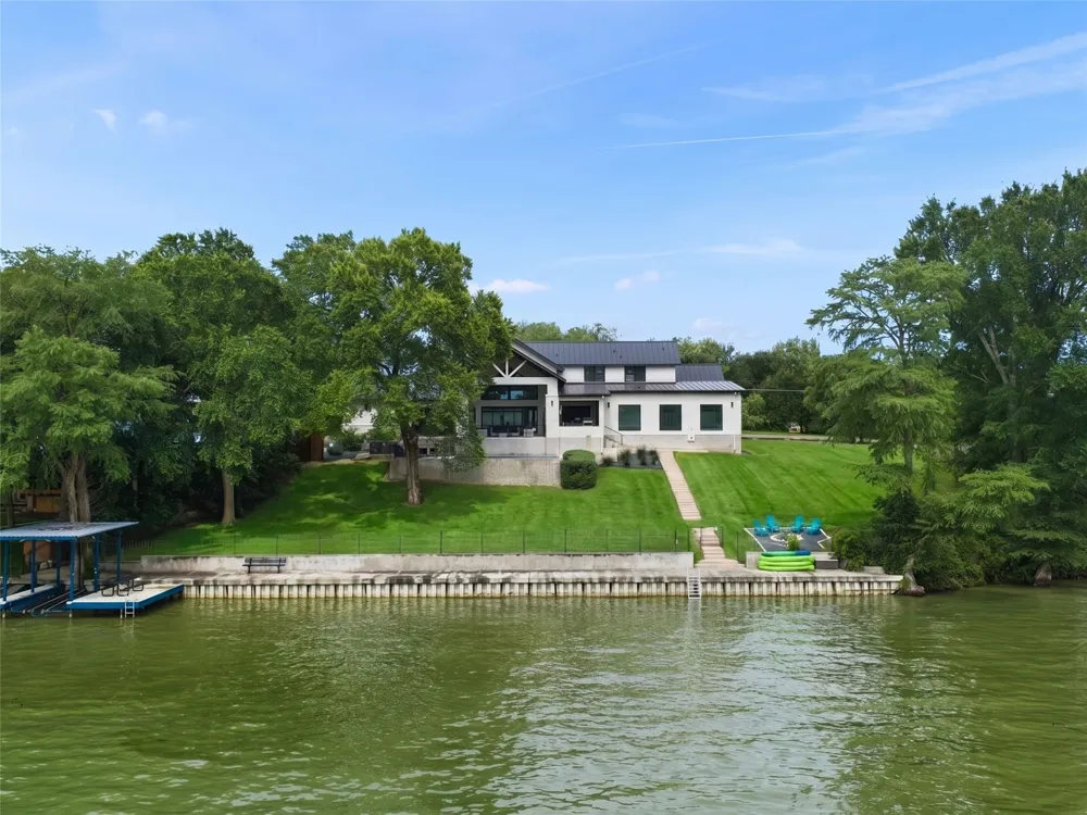 230 Turtle Lane Seguin, TX 78155