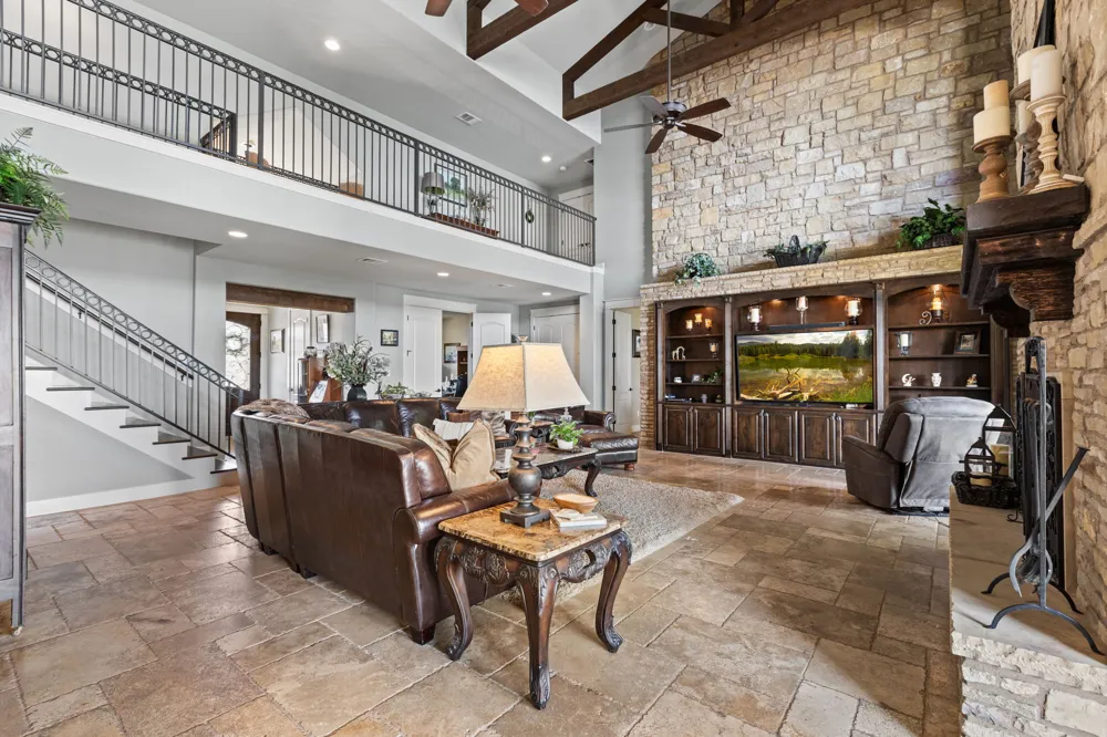 101 Palm Cove Buchanan Dam, TX 78609