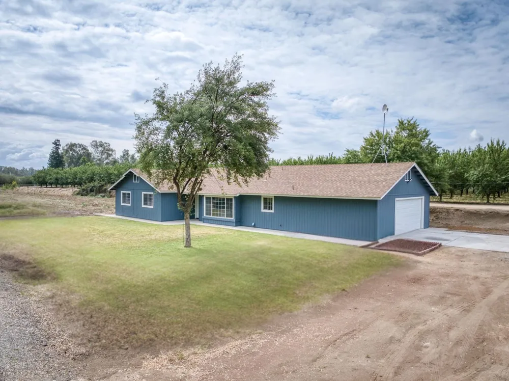 1418 Del Rey Avenue Sanger, CA 93657