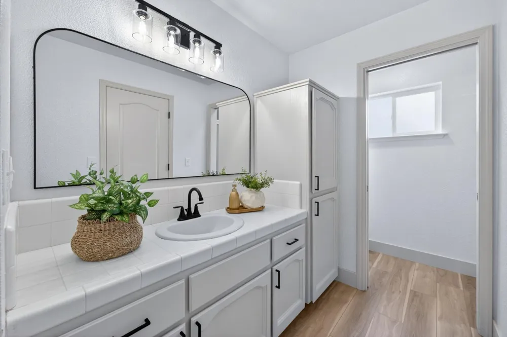 1418 Del Rey Avenue Sanger, CA 93657