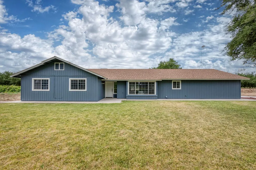 1418 Del Rey Avenue Sanger, CA 93657