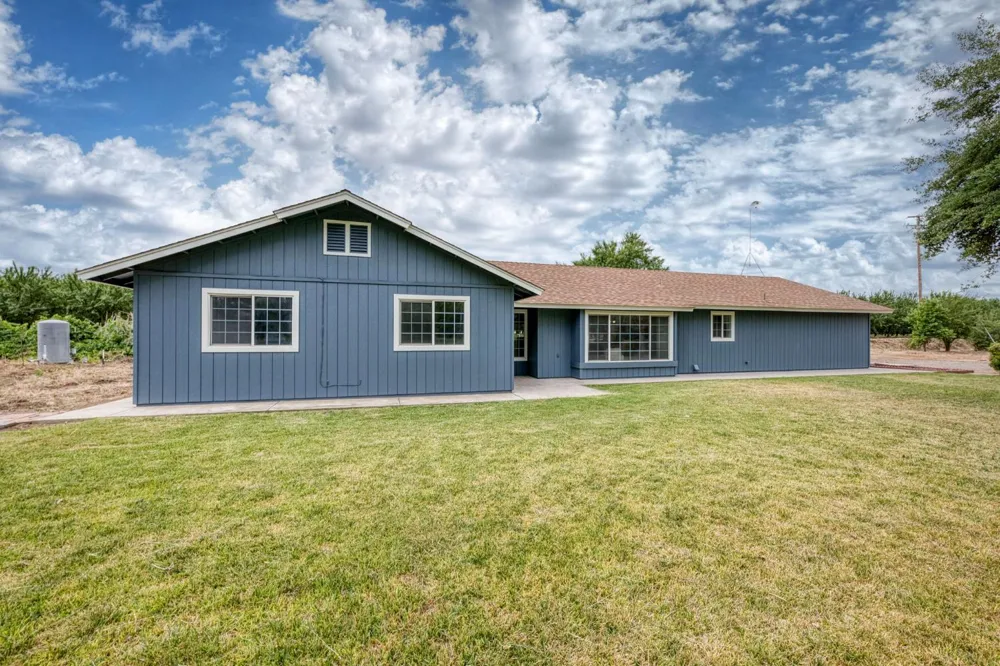 1418 Del Rey Avenue Sanger, CA 93657