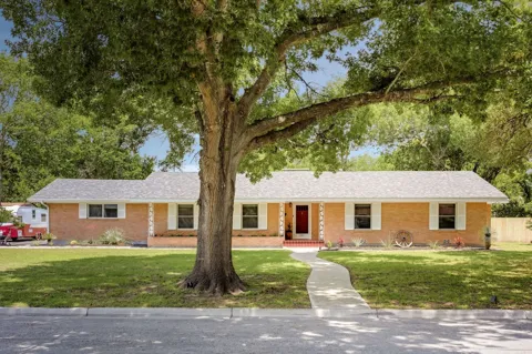 1215 W Live Oak Street