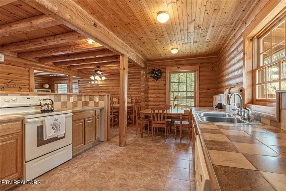 1736 Rafter Road Tellico Plains, TN 37385