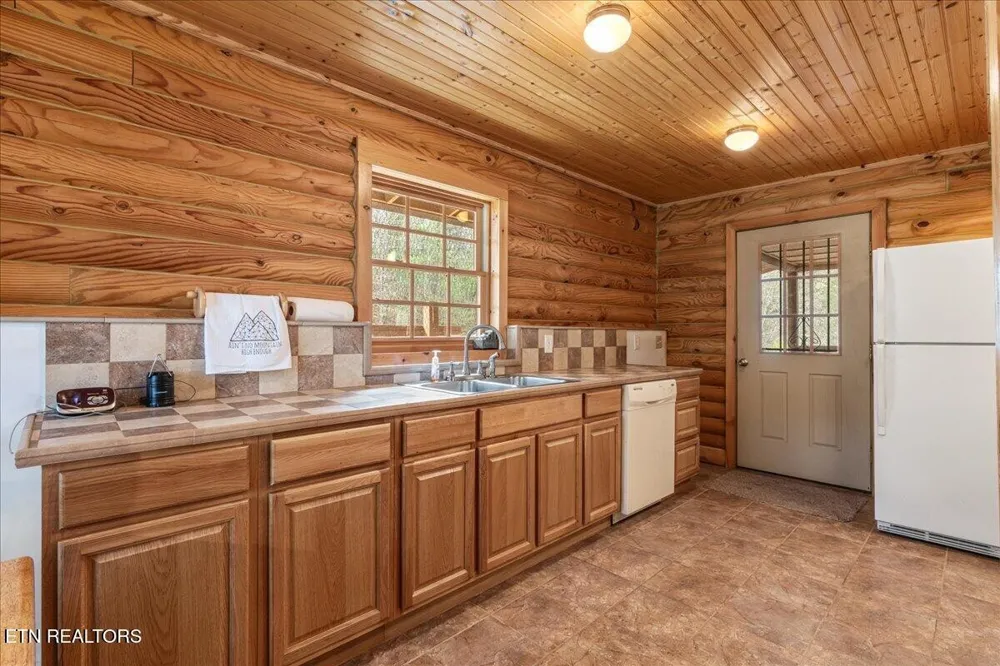 1736 Rafter Road Tellico Plains, TN 37385