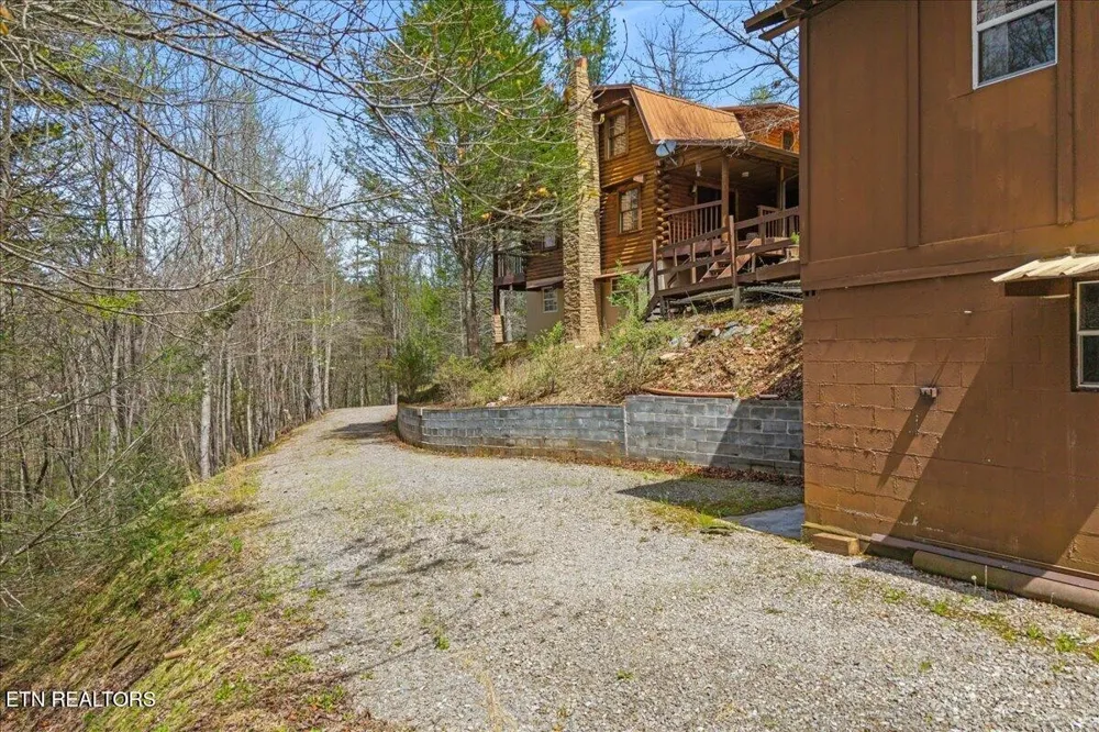1736 Rafter Road Tellico Plains, TN 37385