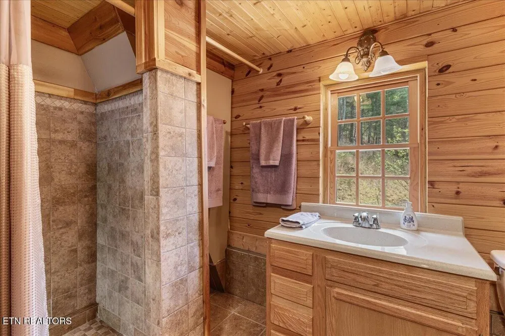 1736 Rafter Road Tellico Plains, TN 37385