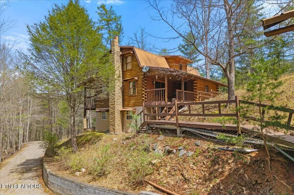 1736 Rafter Road Tellico Plains, TN 37385