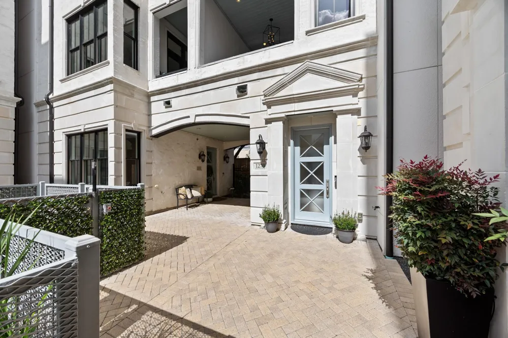 1270 Wood Hollow Drive Houston, TX 77057