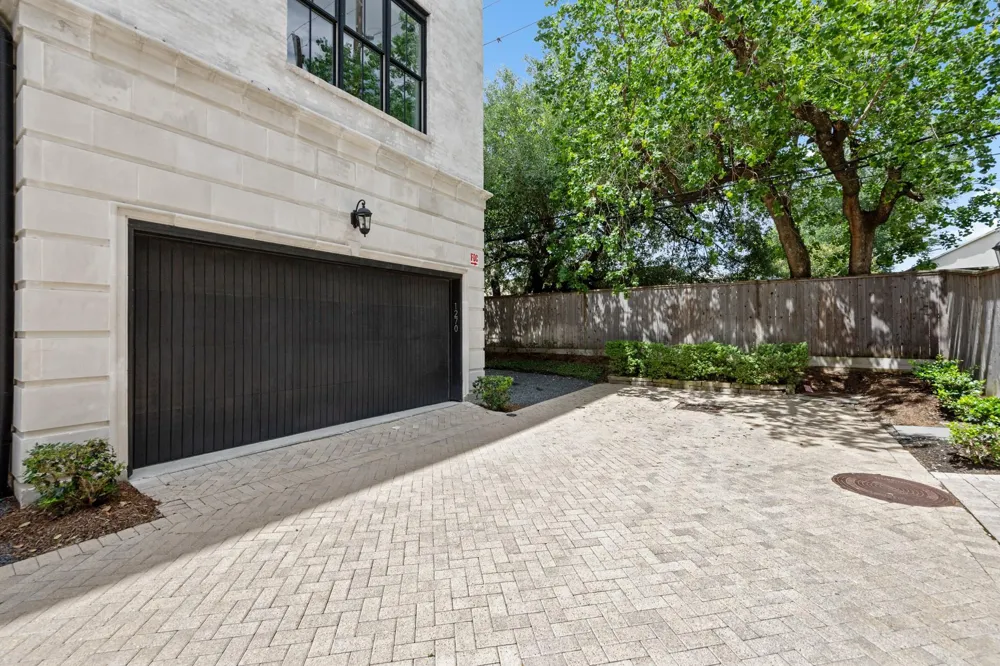 1270 Wood Hollow Drive Houston, TX 77057