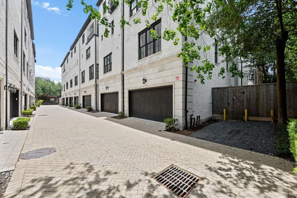 1270 Wood Hollow Drive Houston, TX 77057
