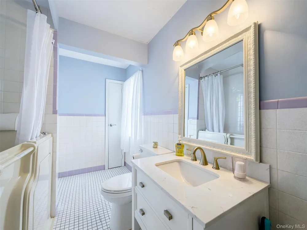 3584 Condor Road Levittown, NY 11756