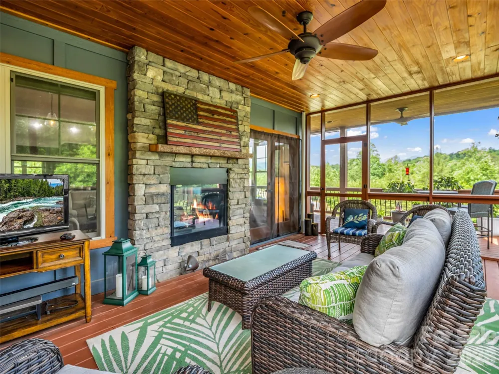 334 Willow Top Lane Lake Lure, NC 28746