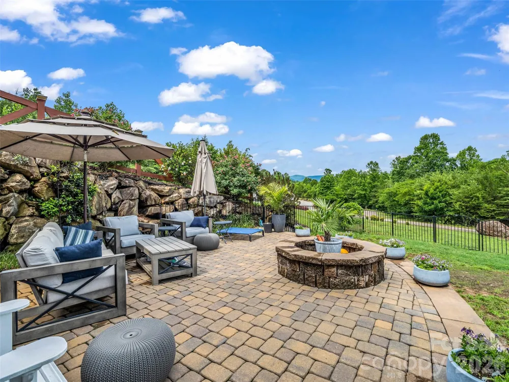334 Willow Top Lane Lake Lure, NC 28746