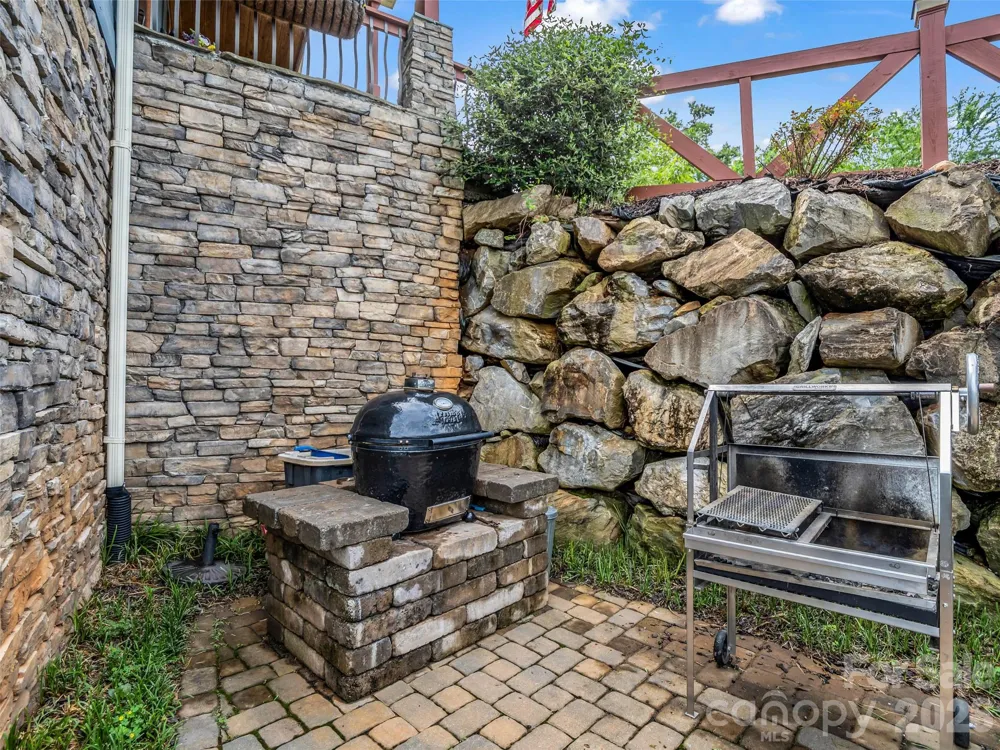 334 Willow Top Lane Lake Lure, NC 28746