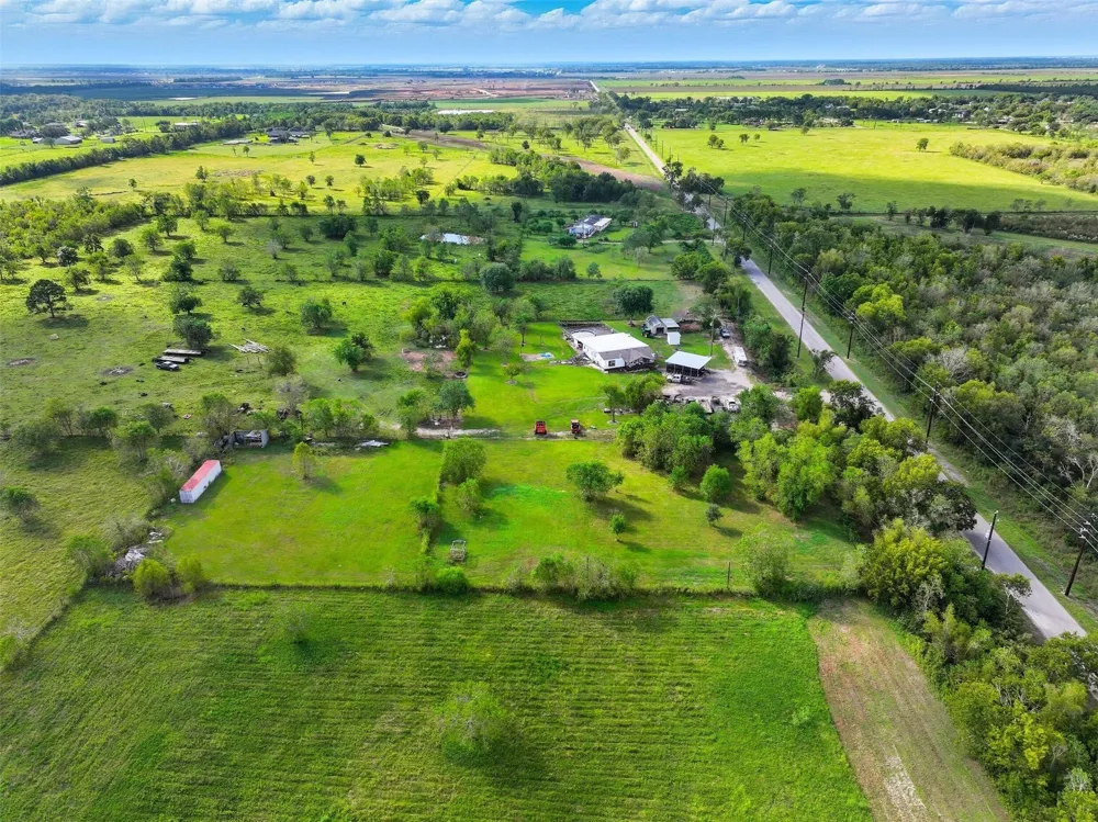 11715 County Road 48 Rosharon, TX 77583