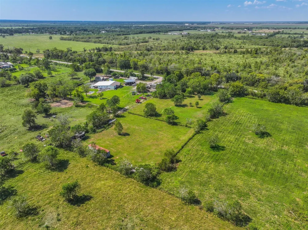 11715 County Road 48 Rosharon, TX 77583